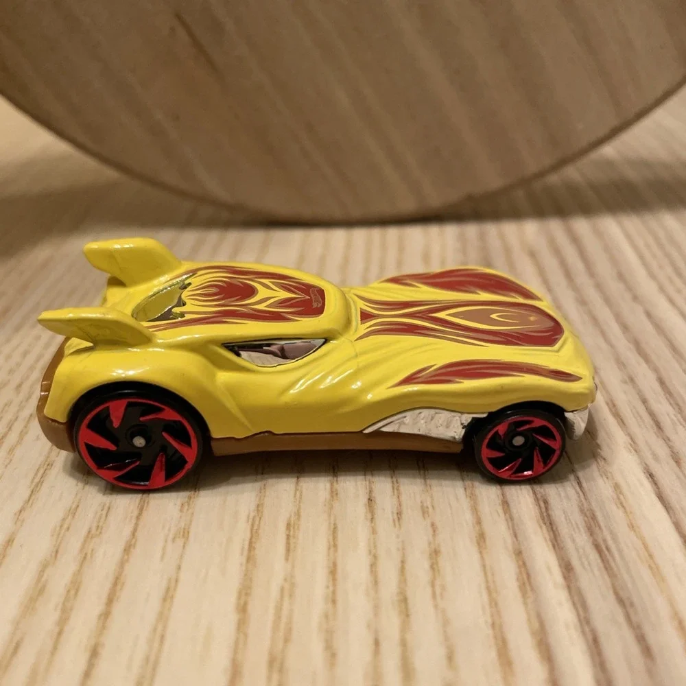 2010 Hot‎ Wheels Howlin' Heat die-cast car from the Street Beasts series
